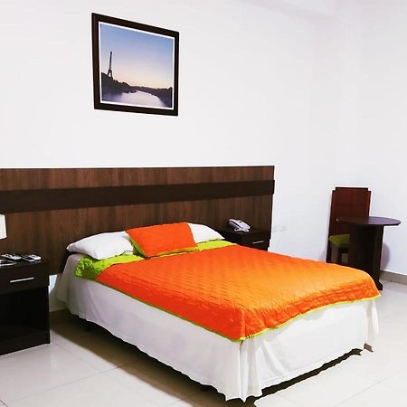 Manta Airport Hotel Extérieur photo